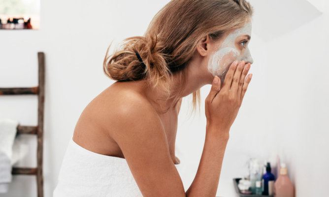 Mascarillas caseras para la cara. Si eres alérgica a algún alimento, no debes usarlo como ingrediente para tu mascarilla.