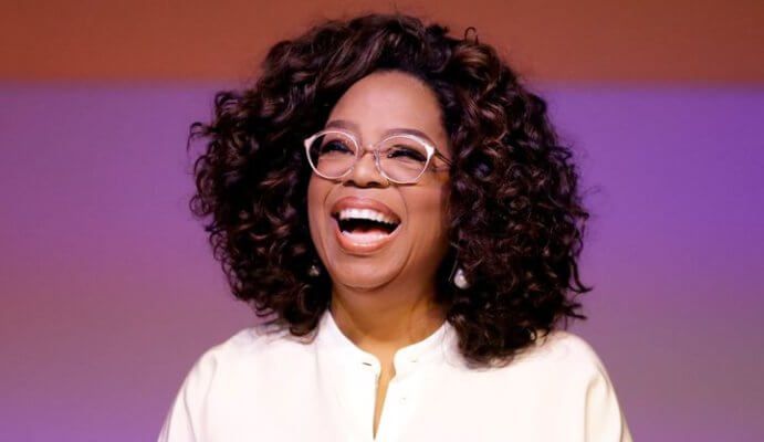 Oprah logró tomar el control de su vida para iniciar como comentarista y más tarde como productora. Frases de mujeres emprendedoras.